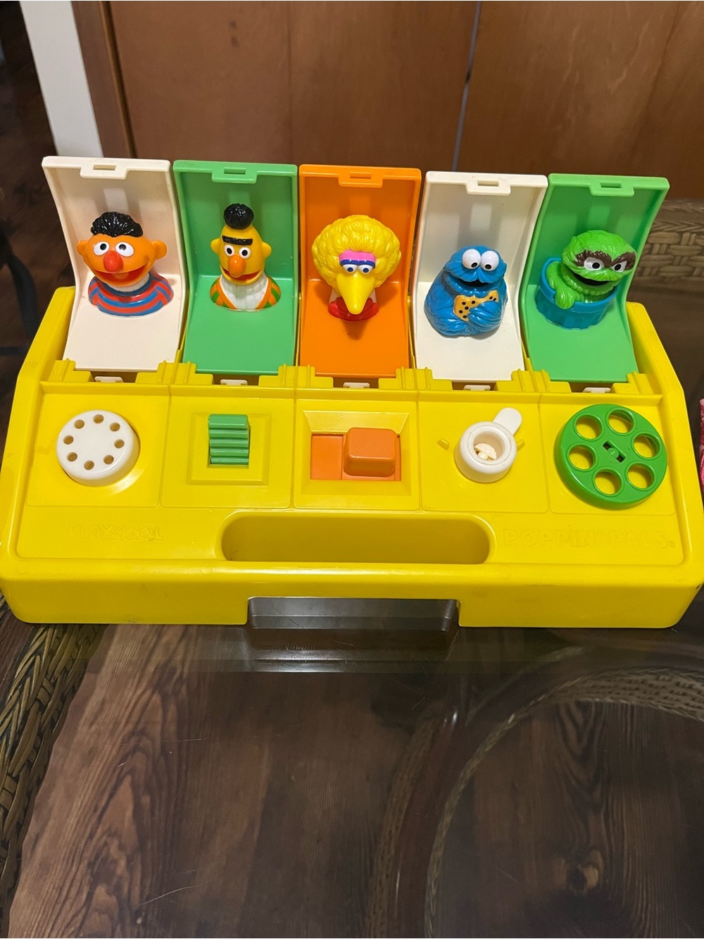 Sesame Street Pop-Up Figure Playset - Yellow, Green, Orange, White, Blue